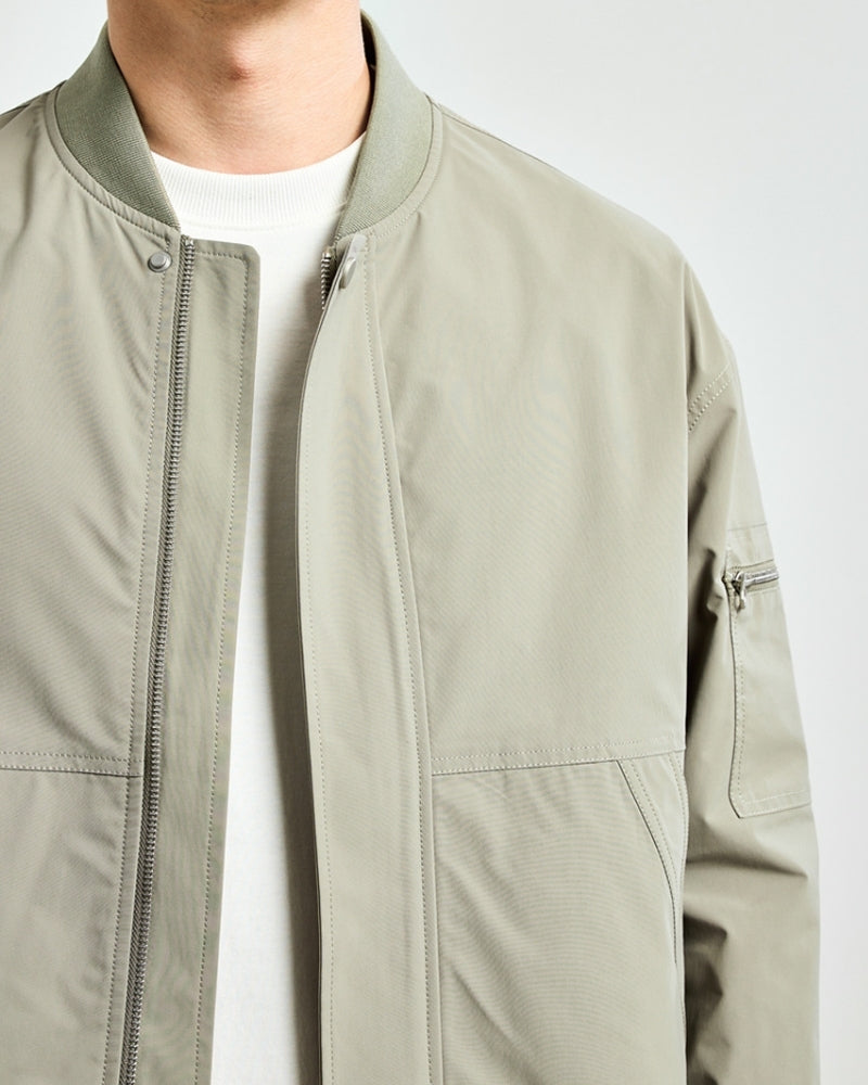 Minimalistischer Bomber Jacket